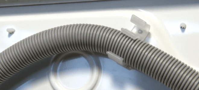 Чистим сливной шланг в стиральной машине