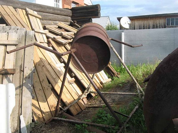 Две ручки на бетономешалке