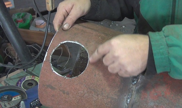 Круглое отверстие в металле