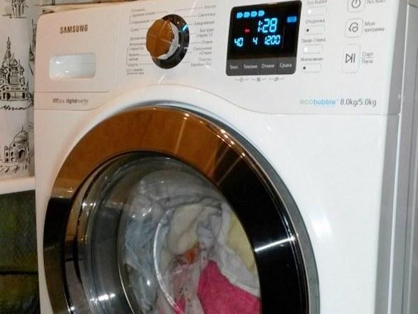 Белье в стиральной машине