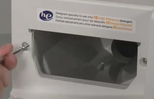Откручивание винтов контрольной панели